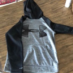 Under armpit kids sweater great condition